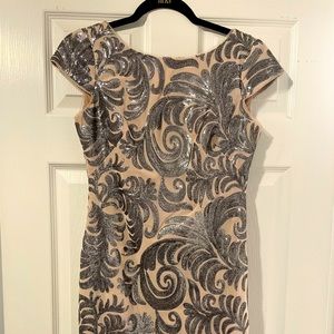 Adrianna Papell short sleeve sequence dress ✨ Size: 4